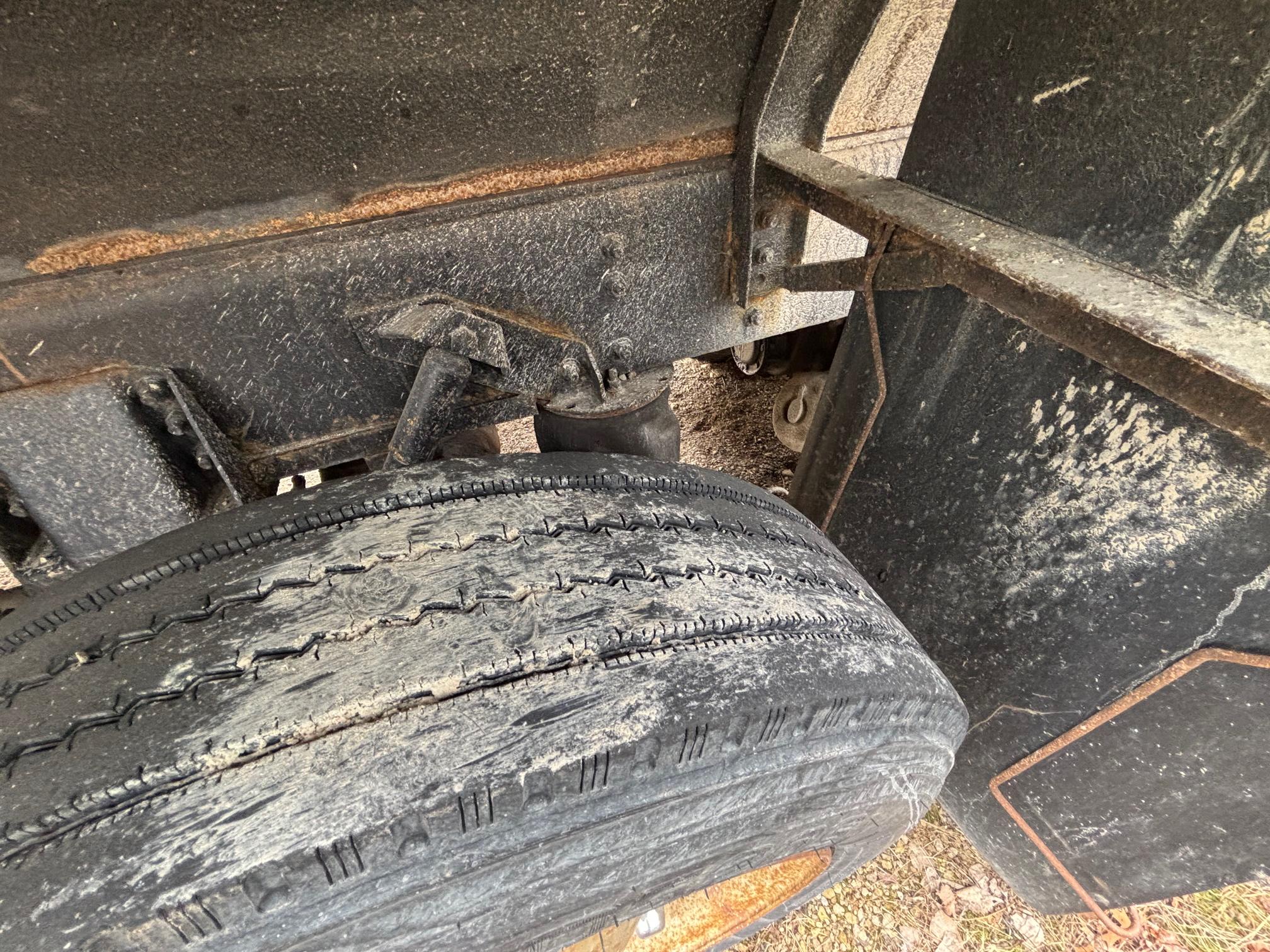 1996 VOLVO Quad-Axle - Image 26